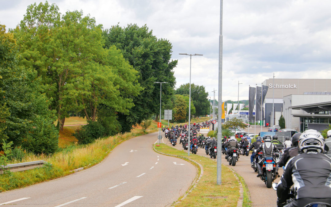 Appelle und Denkanstösse: knapp 2.000 Teilnehmende bei der Motorraddemo in Freiburg am 26. Juli