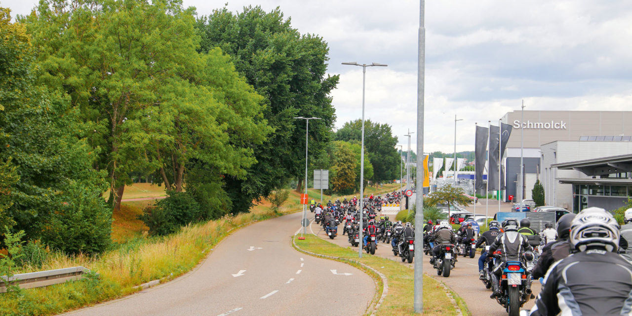 Appelle und Denkanstösse: knapp 2.000 Teilnehmende bei der Motorraddemo in Freiburg am 26. Juli